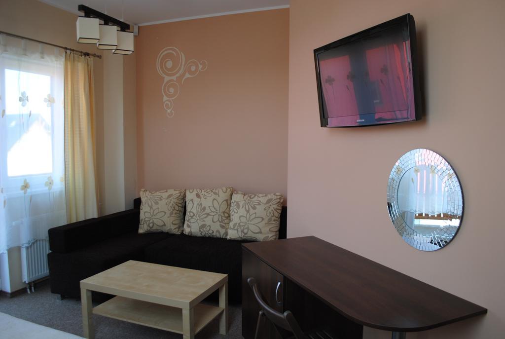 Krzywy Domek W Ostrowie Morza Brzeg オストロボ 部屋 写真